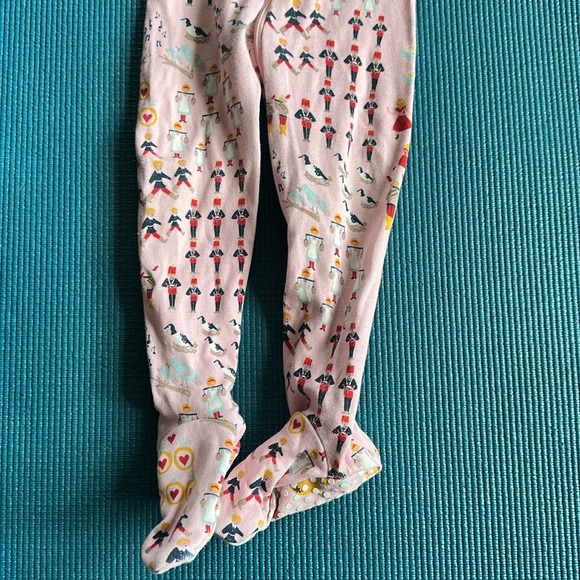 Hanna Andersson Little Sleepers with Feet Twelve Days of Christmas Pink Pajamas - Picture 5 of 8